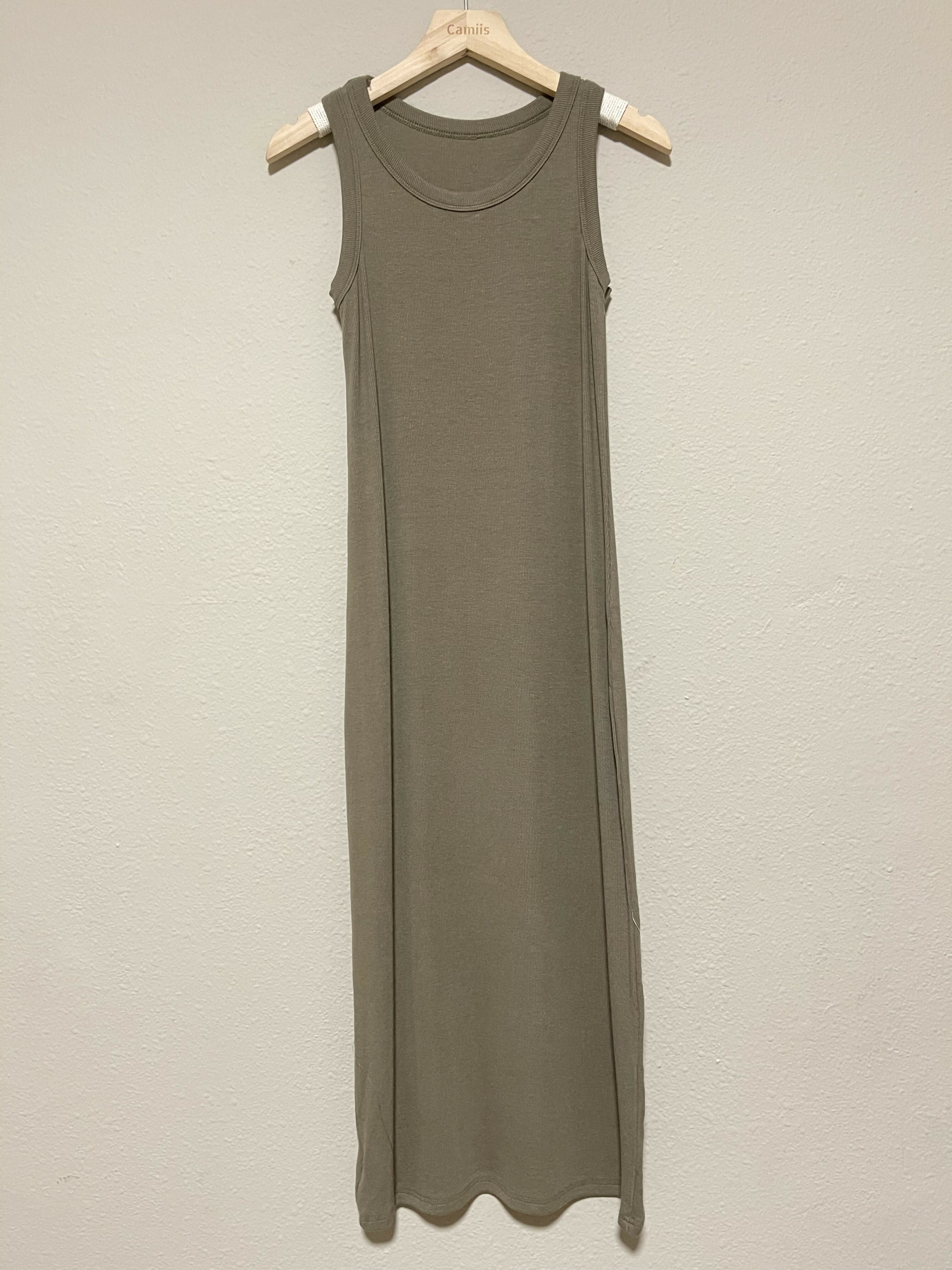 Ribbed Midi Dress. Olive