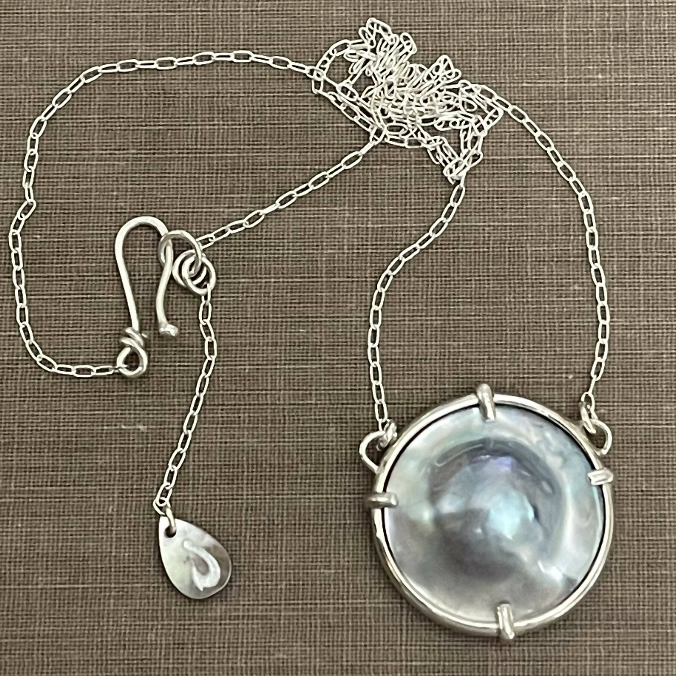 Mabe Tahitian pearl pendant - small
