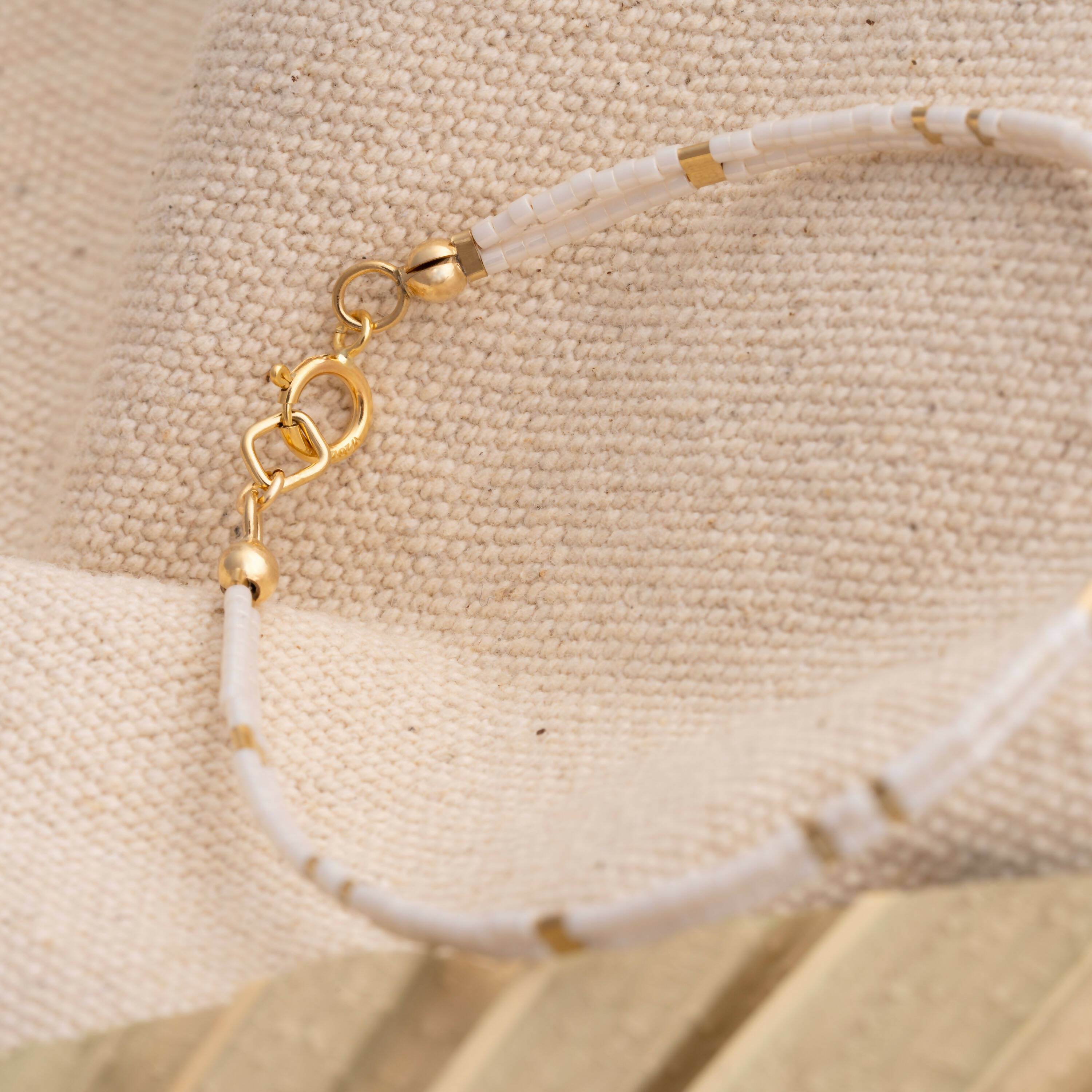 reflection_bracelet_white_detail_3