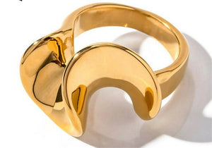 18K Gold-plated exaggerated fashionable ring in size7 #40