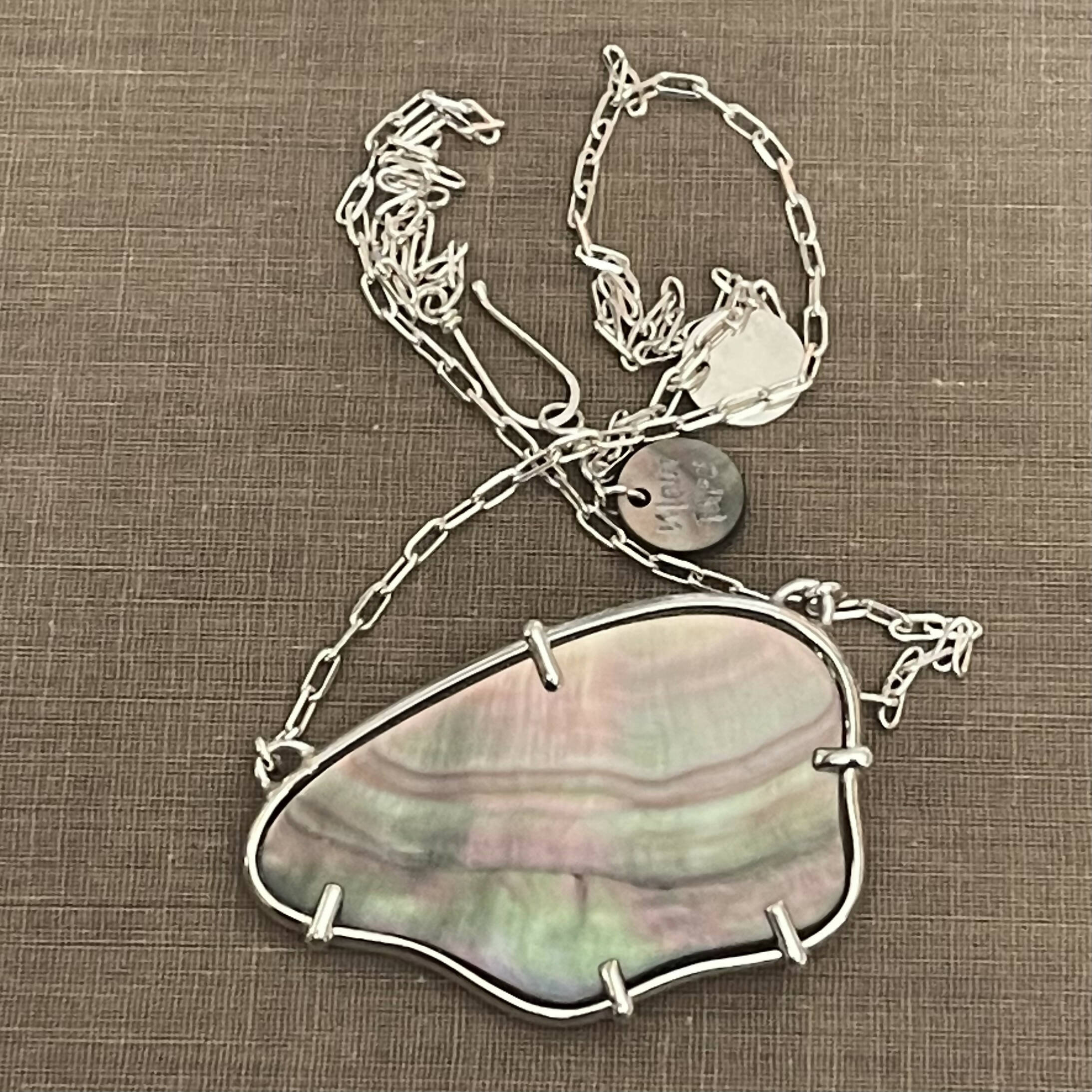 Mabe Tahitian pearl pendant - abstract