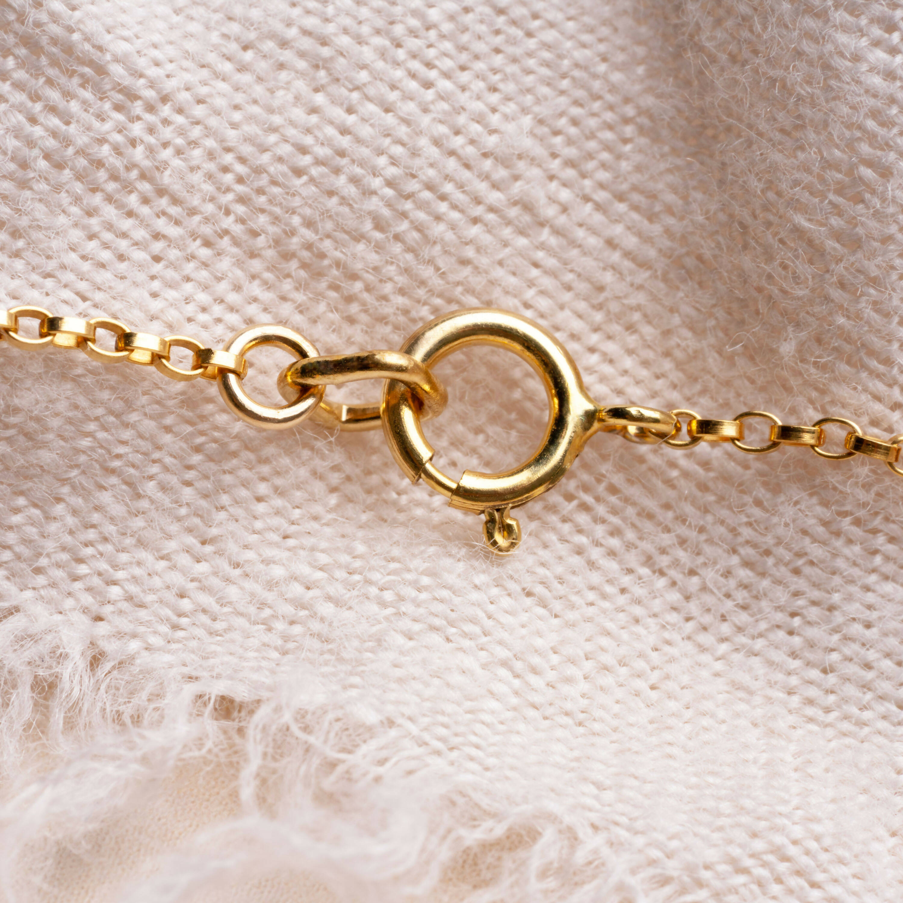 golden_moments_bracelet_detail_3